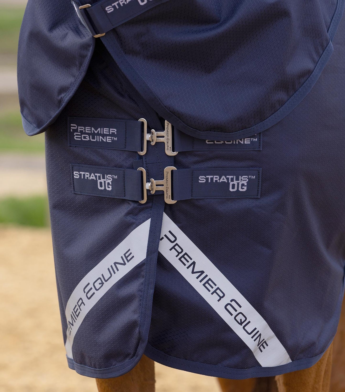 Stratus 600D Series 0g Turnout Rug with Classic Neck Cover Navy