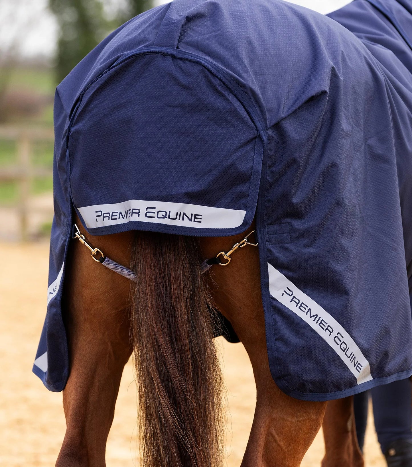 Stratus 600D Series 0g Turnout Rug with Classic Neck Cover Navy