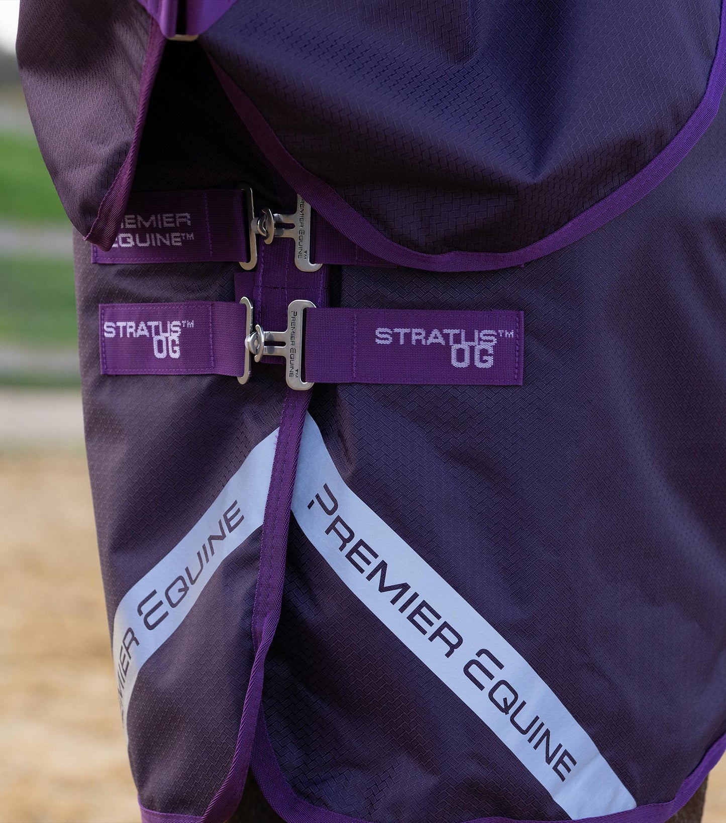 PE Stratus 600D Series 0g Turnout Rug with Classic Neck Cover Purple