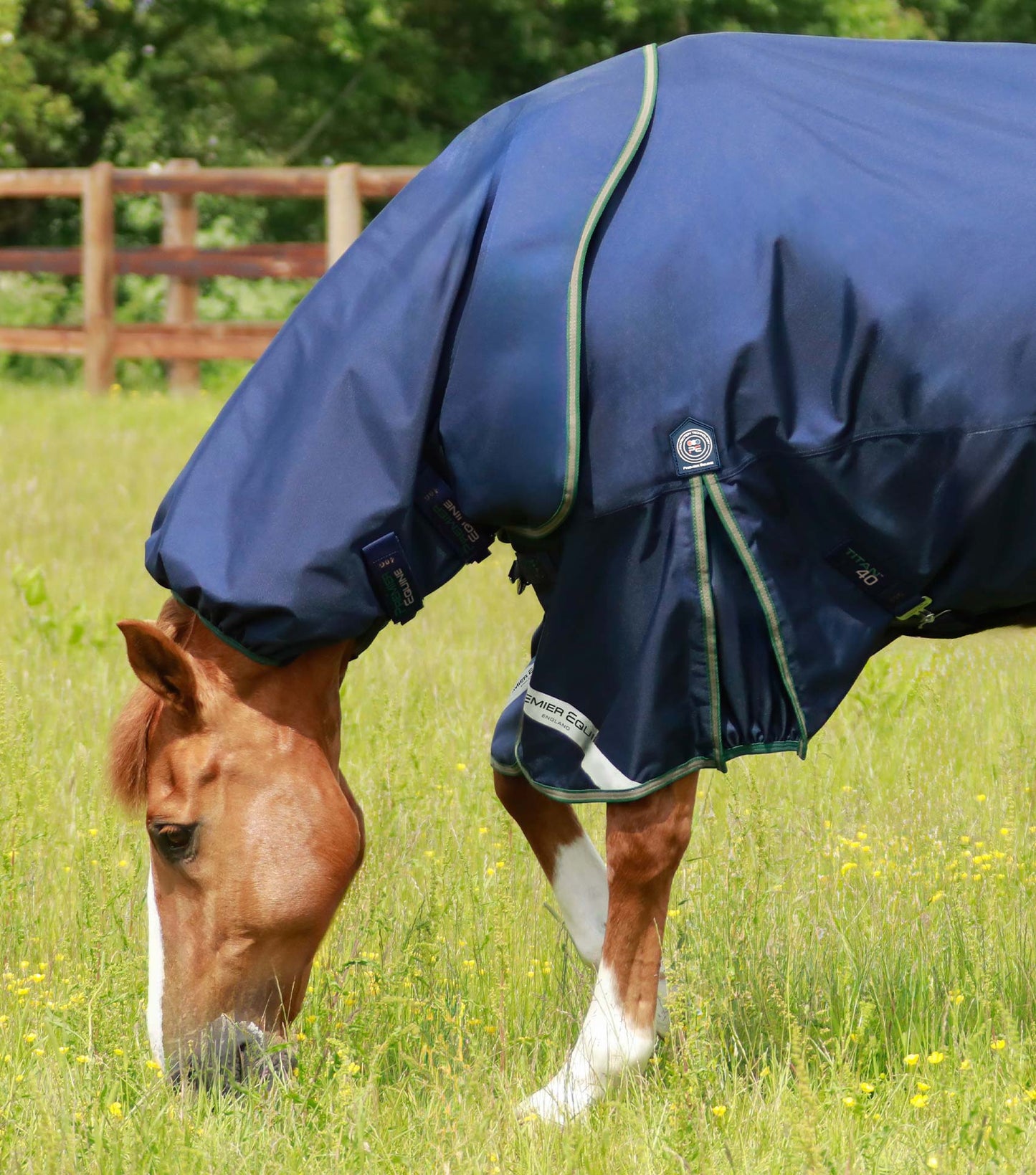 PE Titan 40g Turnout Rug with Snug-Fit Neck Cover Navy