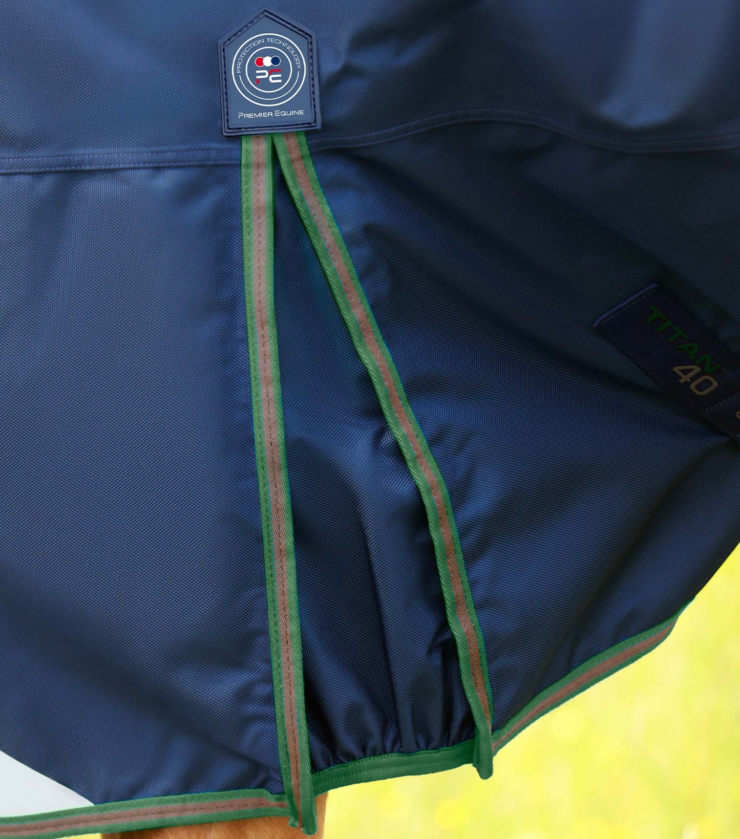 PE Titan 40g Turnout Rug with Snug-Fit Neck Cover Navy